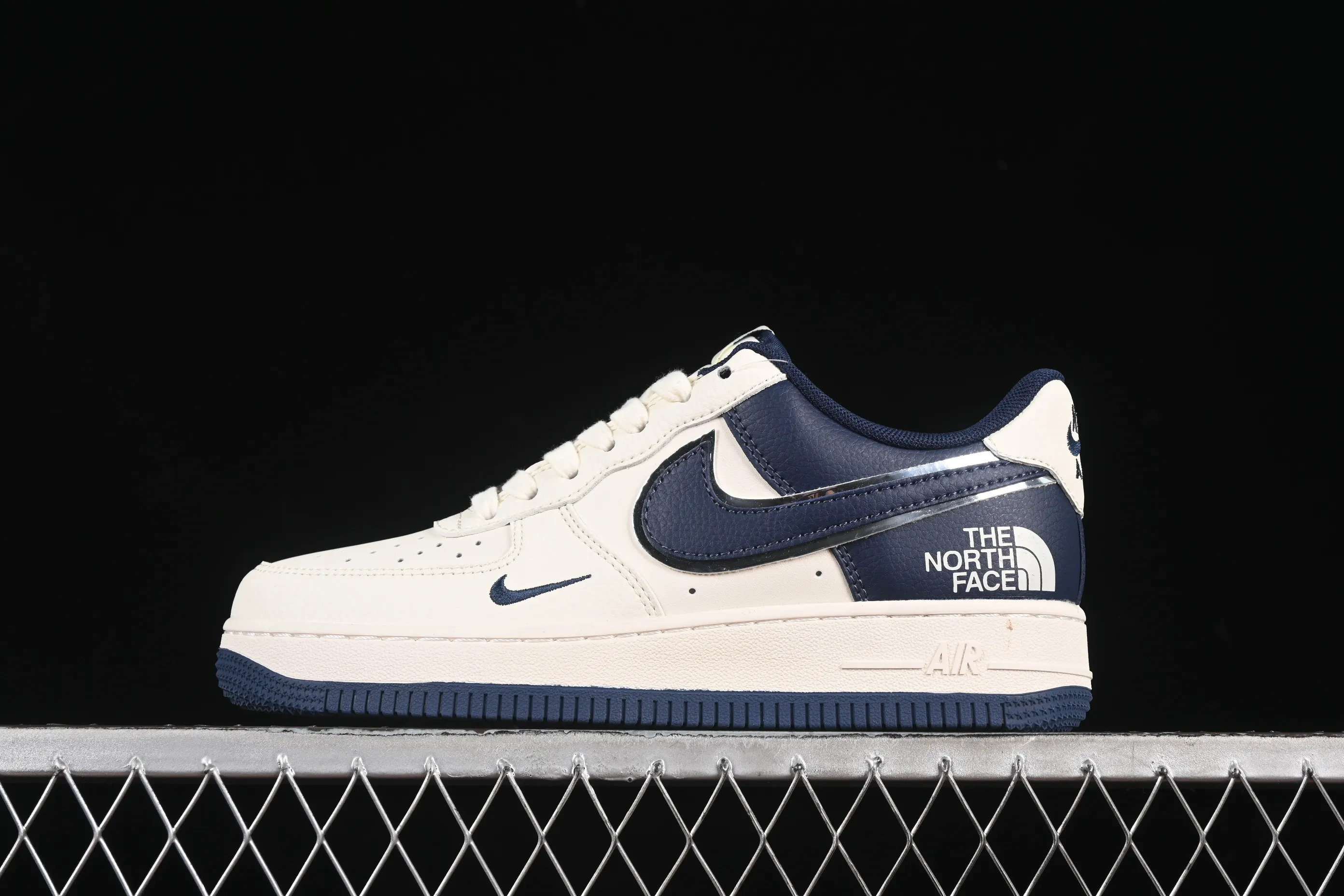 All categories Nk Air Force 1 Air Force series Nk Air Force 1 Low Air Force low top Nike Air Force 1'07 Low North Face joint dark blue bottom Air Force 1 low top casual sneakers ZH2598-318